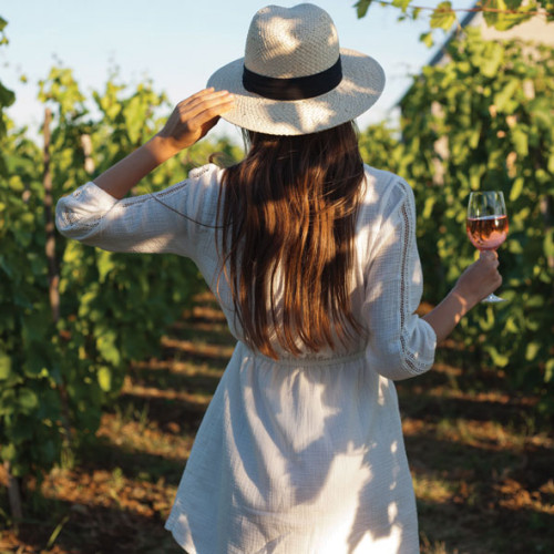4 Indulge Hay Shed Hill LADY DRINKING ROSE IN VINEYARD 886 591